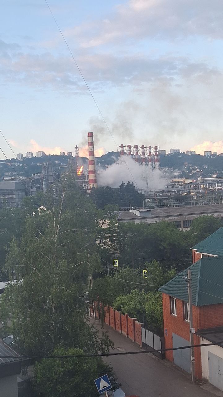 Drone strike on Russian Krasnodar region: Fire erupts at Tuapse oil refinery